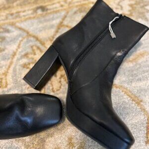 Italian Designer Leather Ankle Platform Boots Size 7---Brand New!